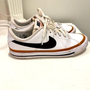 Boys nike court legacy shoes, size 5y